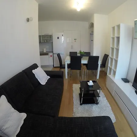 Promenade Apartment Split Room photo