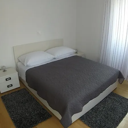 Promenade Apartment Split Room photo