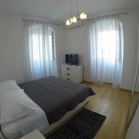 Promenade Apartment Split Room photo